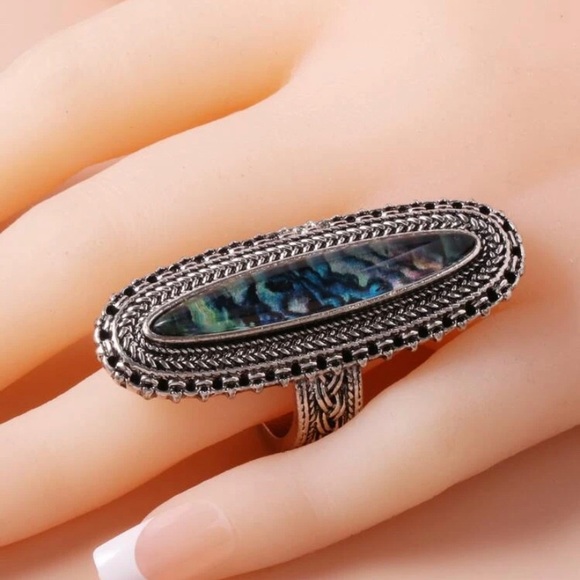 Size 6 Ring - Picture 2 of 5